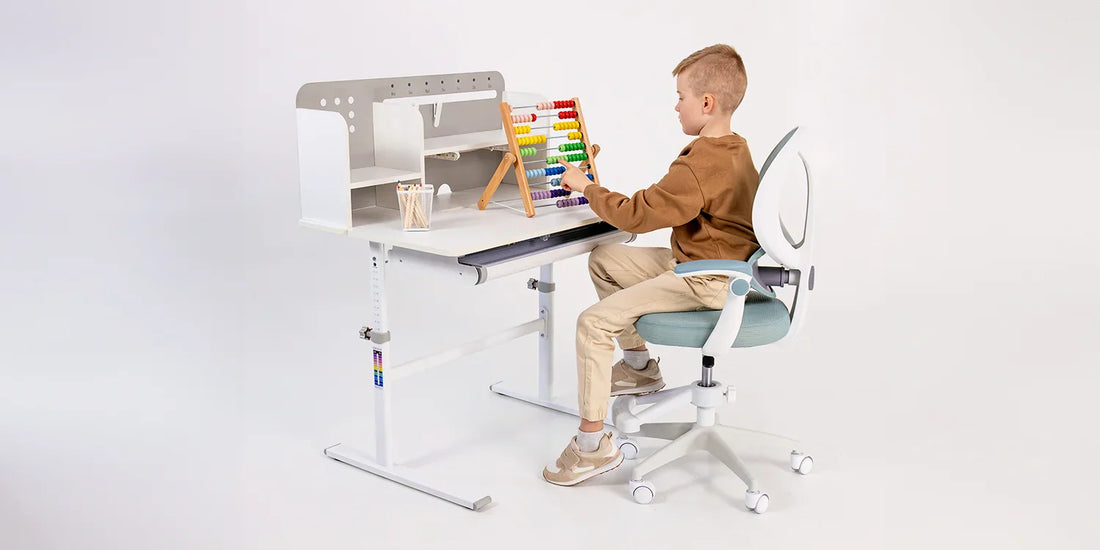 Jak wybrać biurko szkolne dla dziecka? Kompleksowy przewodnik dla rodziców na nowy rok szkolny
