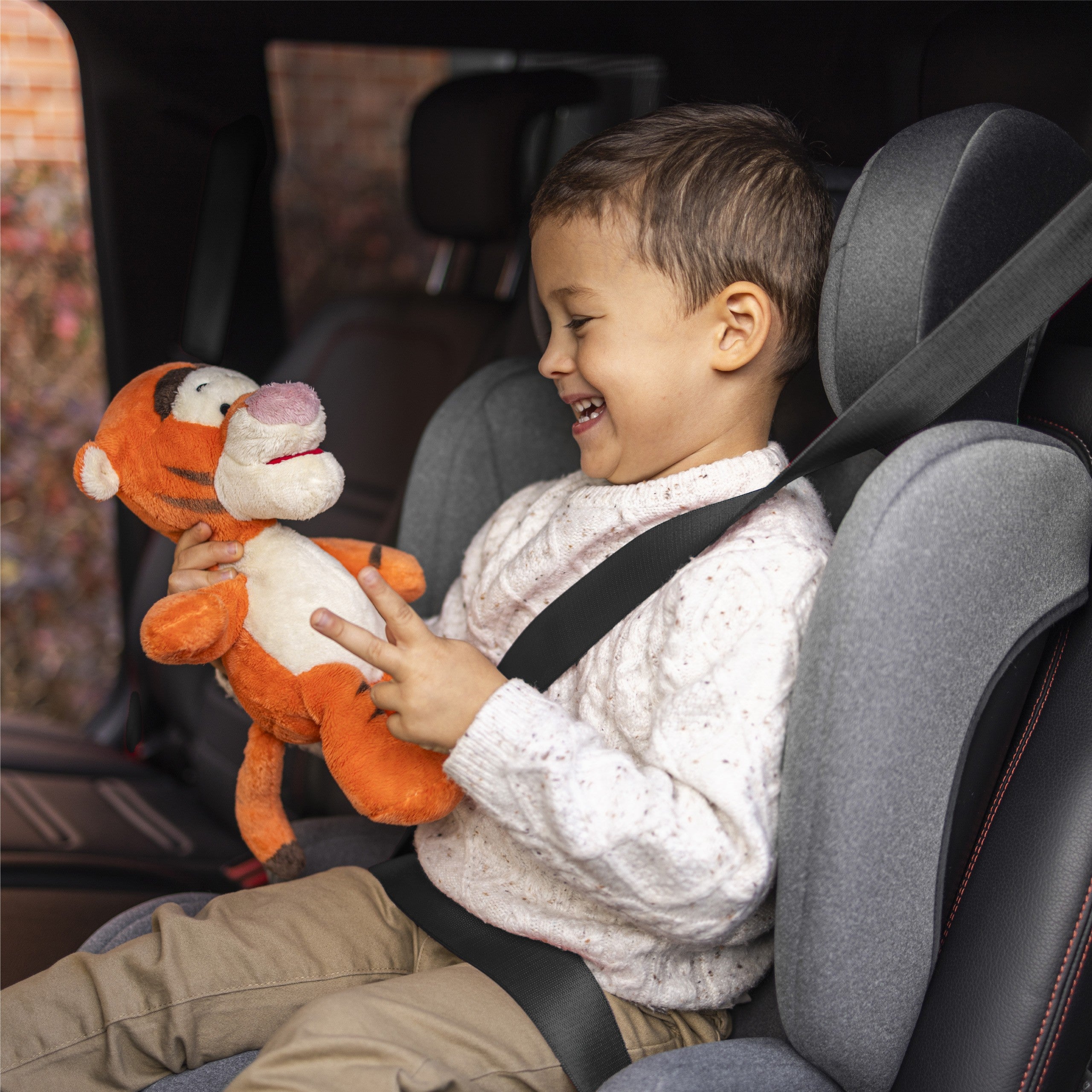 Tulano Joy 35 Grau ISOFIX Autositz 100-150cm I-Size 