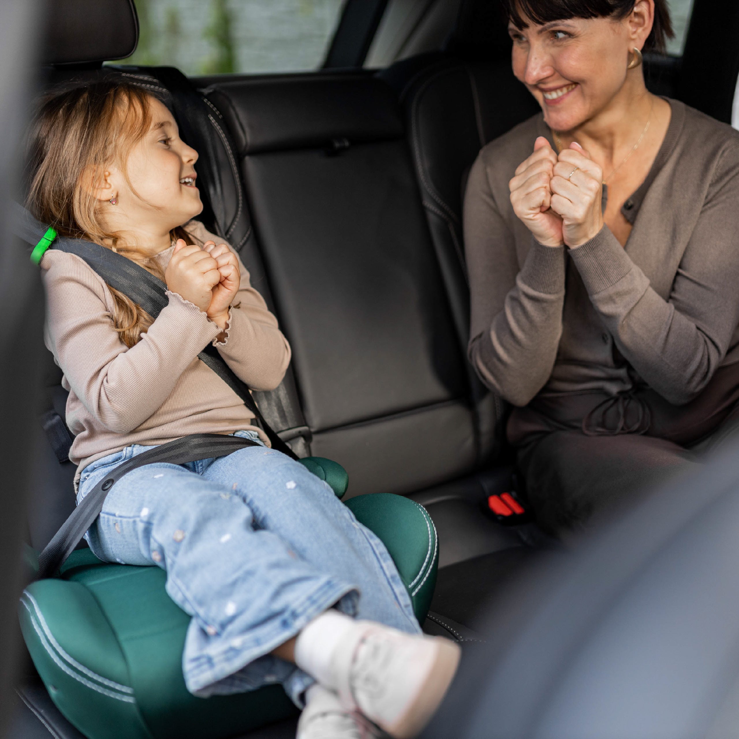 Tulano Cabby 25 Grüner Kindersitz für Autos, 125-150 cm, Größe I 