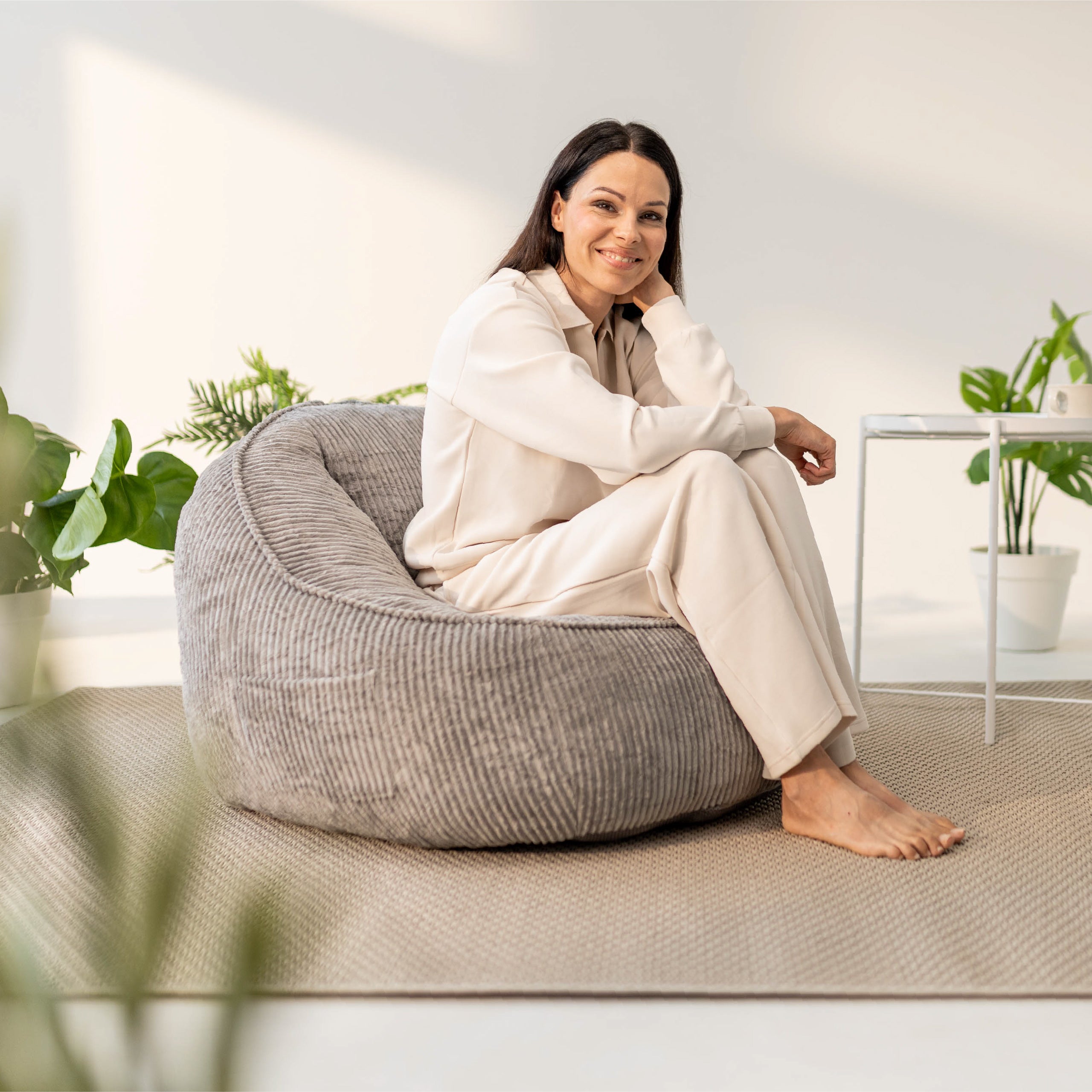 Cord-Puff-Sessel mit Rückenlehne Mark Adler Comfy 4.0 Grey