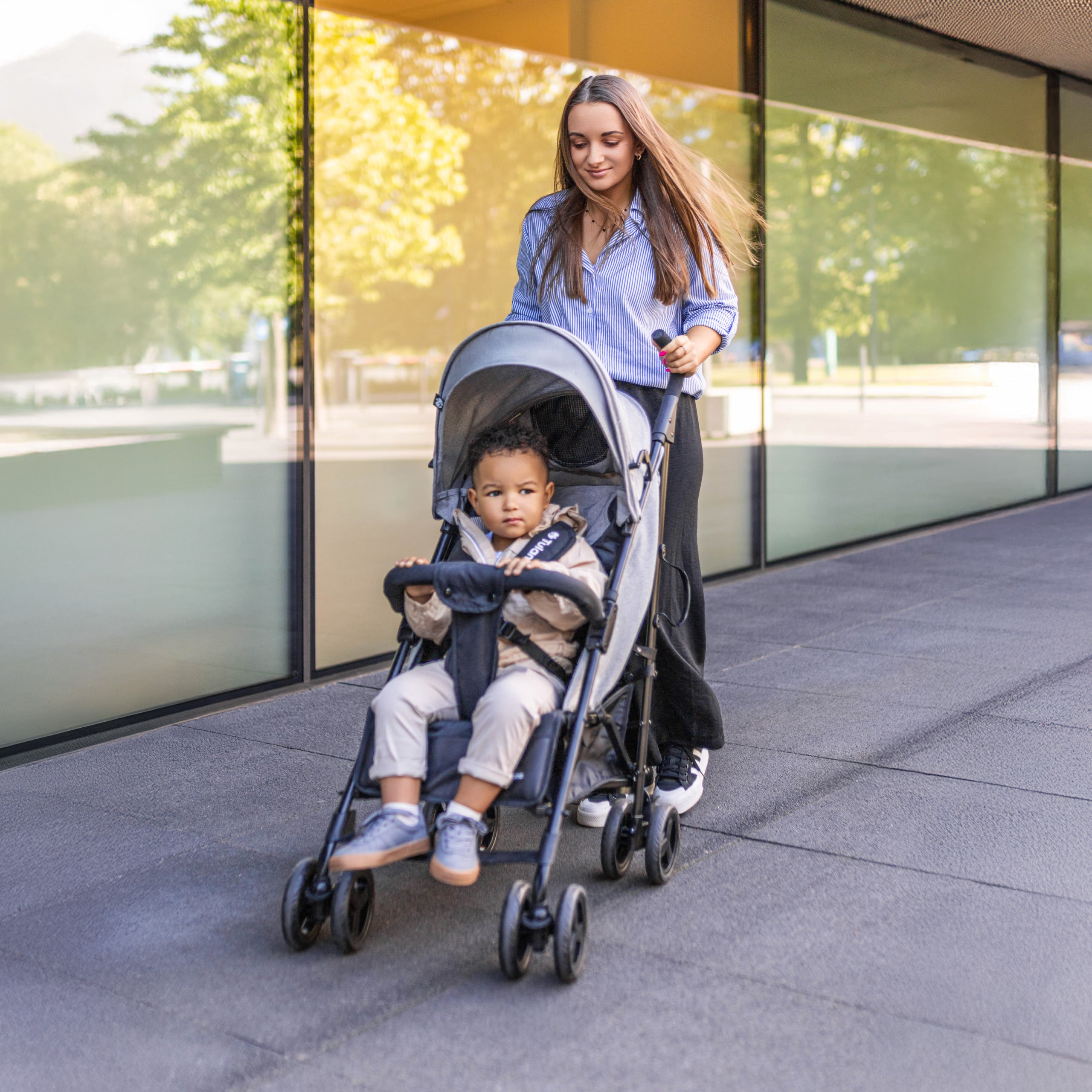 Tulano Davos 35 Grün-Schwarzer Kinderwagen 