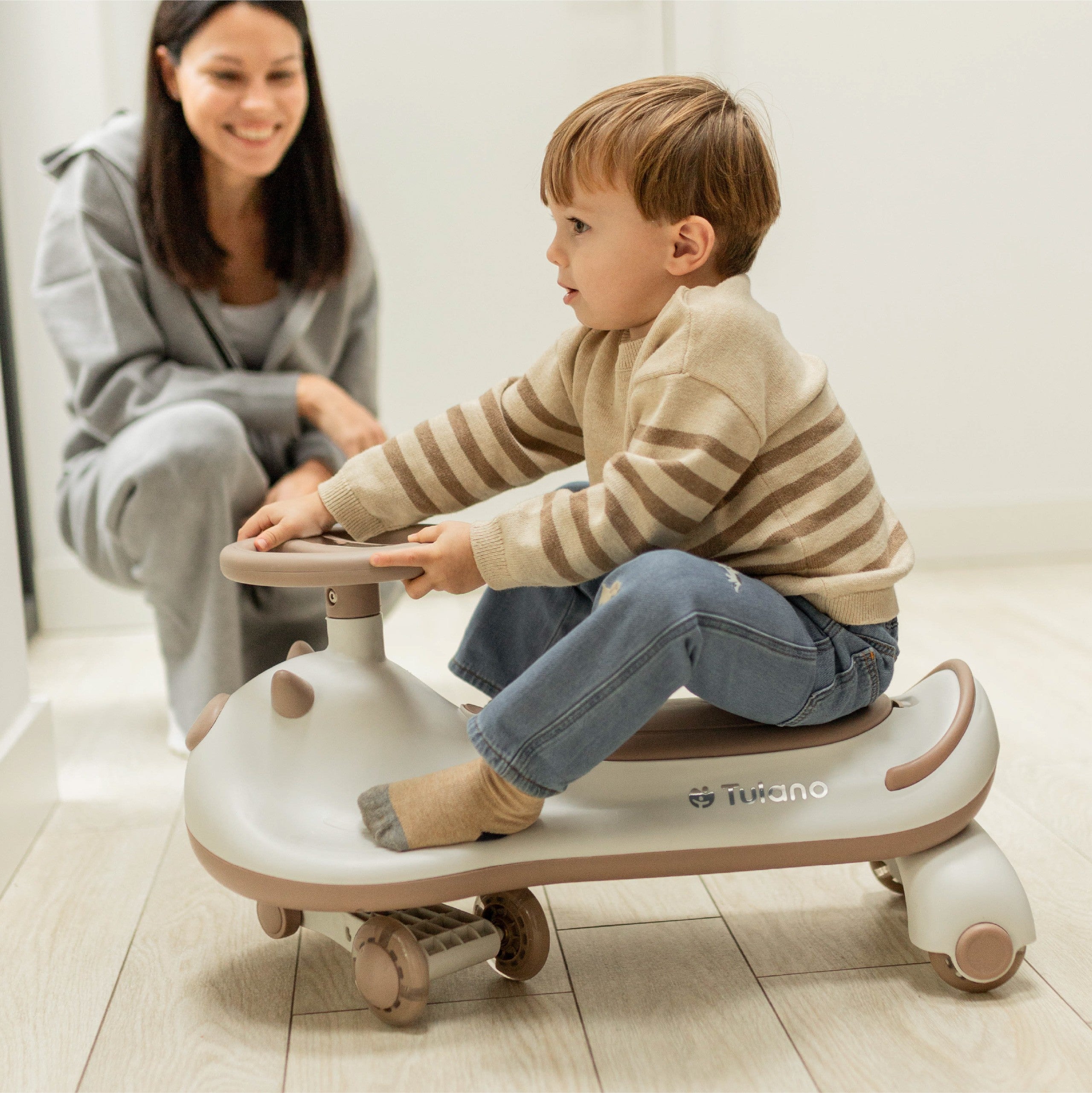 Tulano Focus 45 Graues LED-Schwerkraft-Fahrzeug für Kinder 