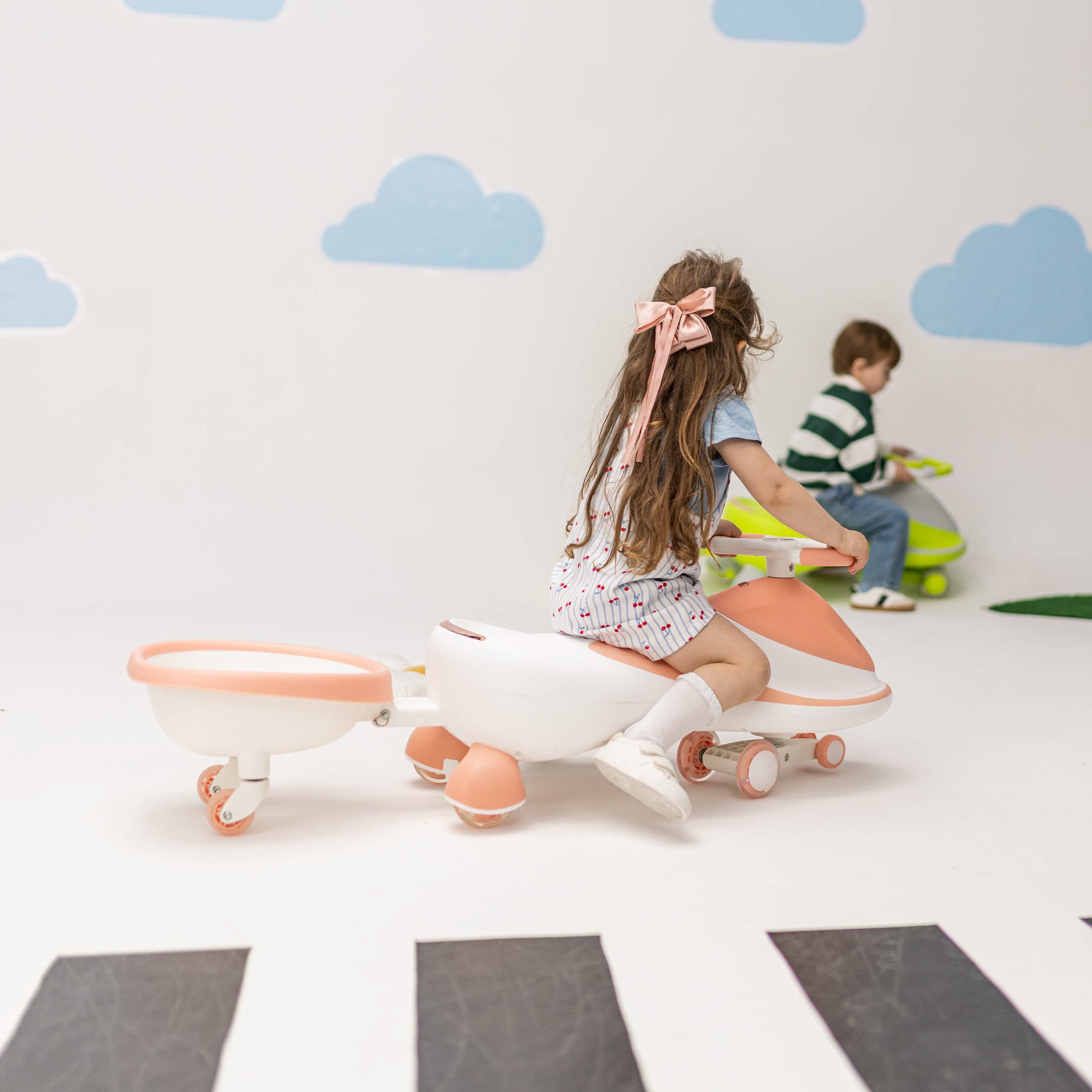 Tulano Focus 55 Pink LED Gravity Ride-On 