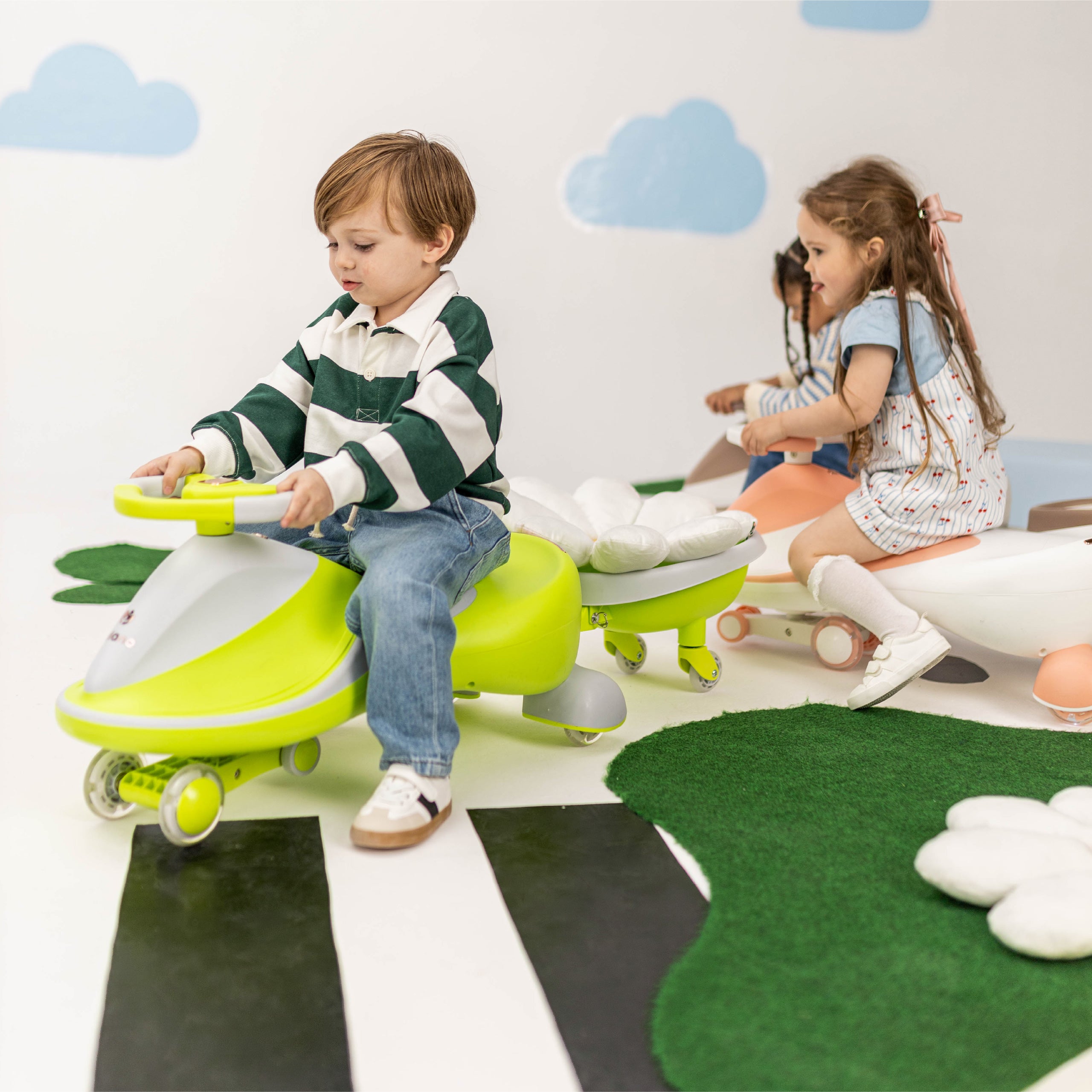 Tulano Focus 55 Grünes LED-Schwerkraft-Fahrzeug für Kinder 
