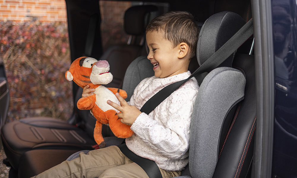 Wie bereitet man sich auf eine Autofahrt mit Kind vor?