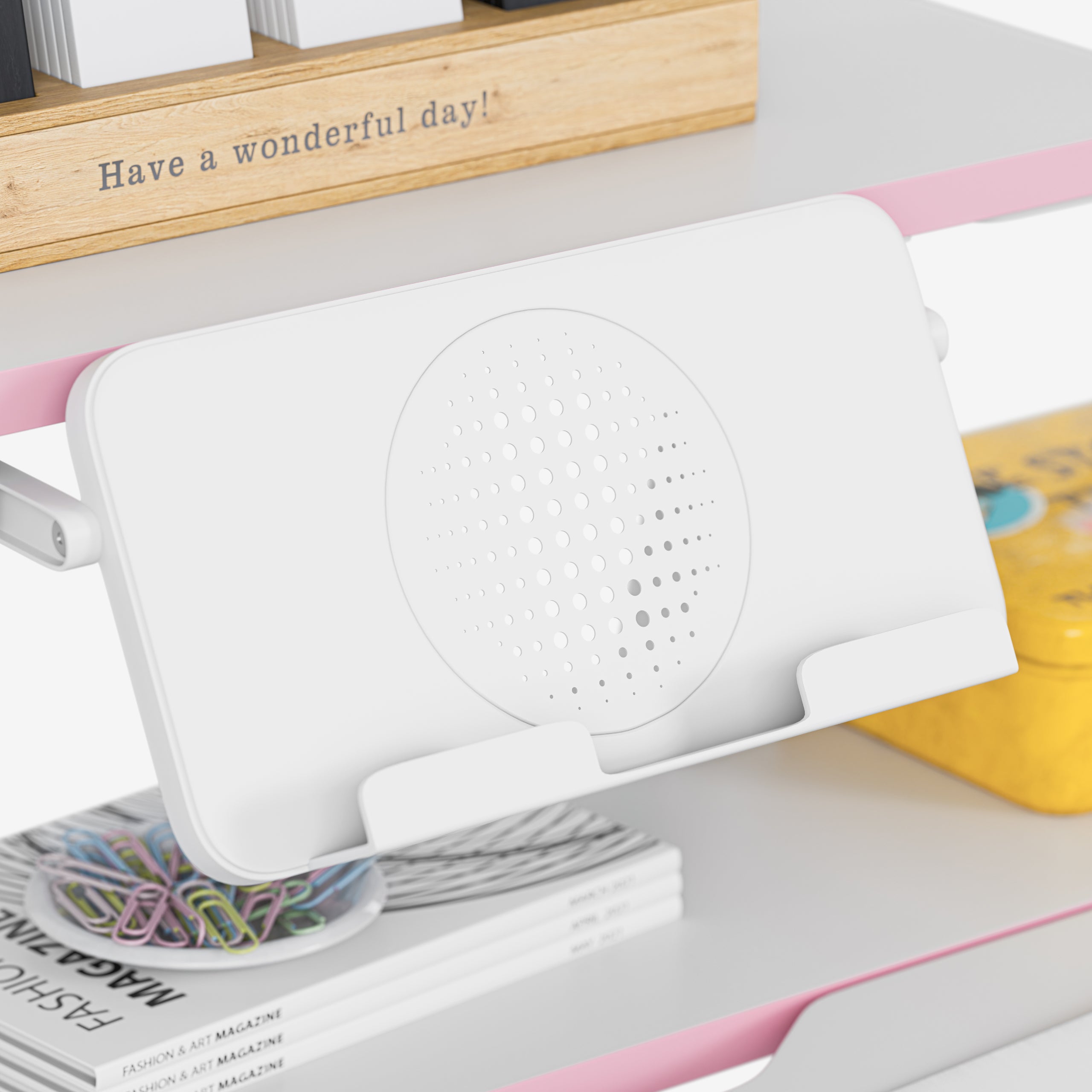 Buchständer - eine zusätzliche Funktion eines verstellbaren Schreibtisches für ein Kind