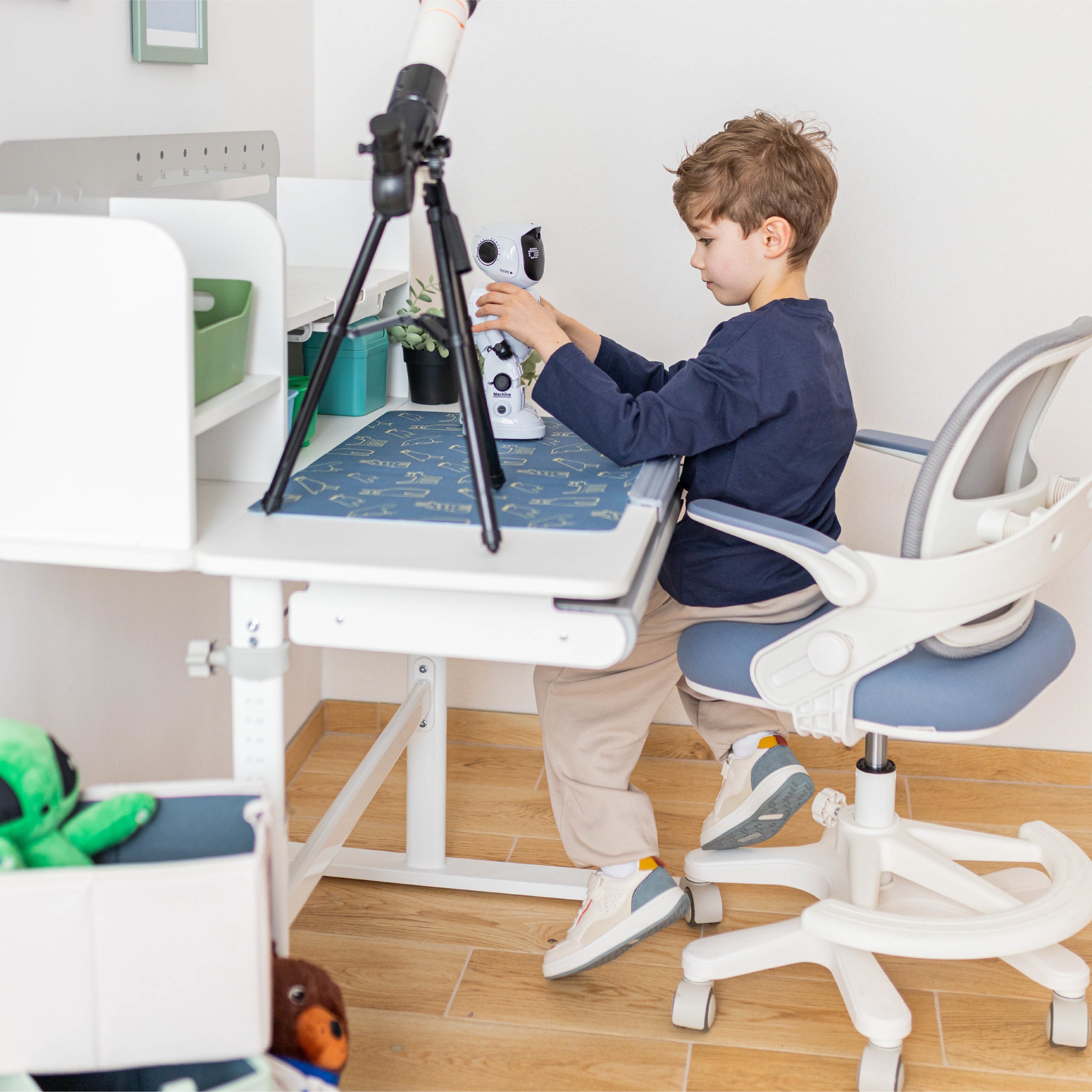 Mark Adler Study 5.0 Gray Ergonomischer Kinderschreibtisch 90 cm