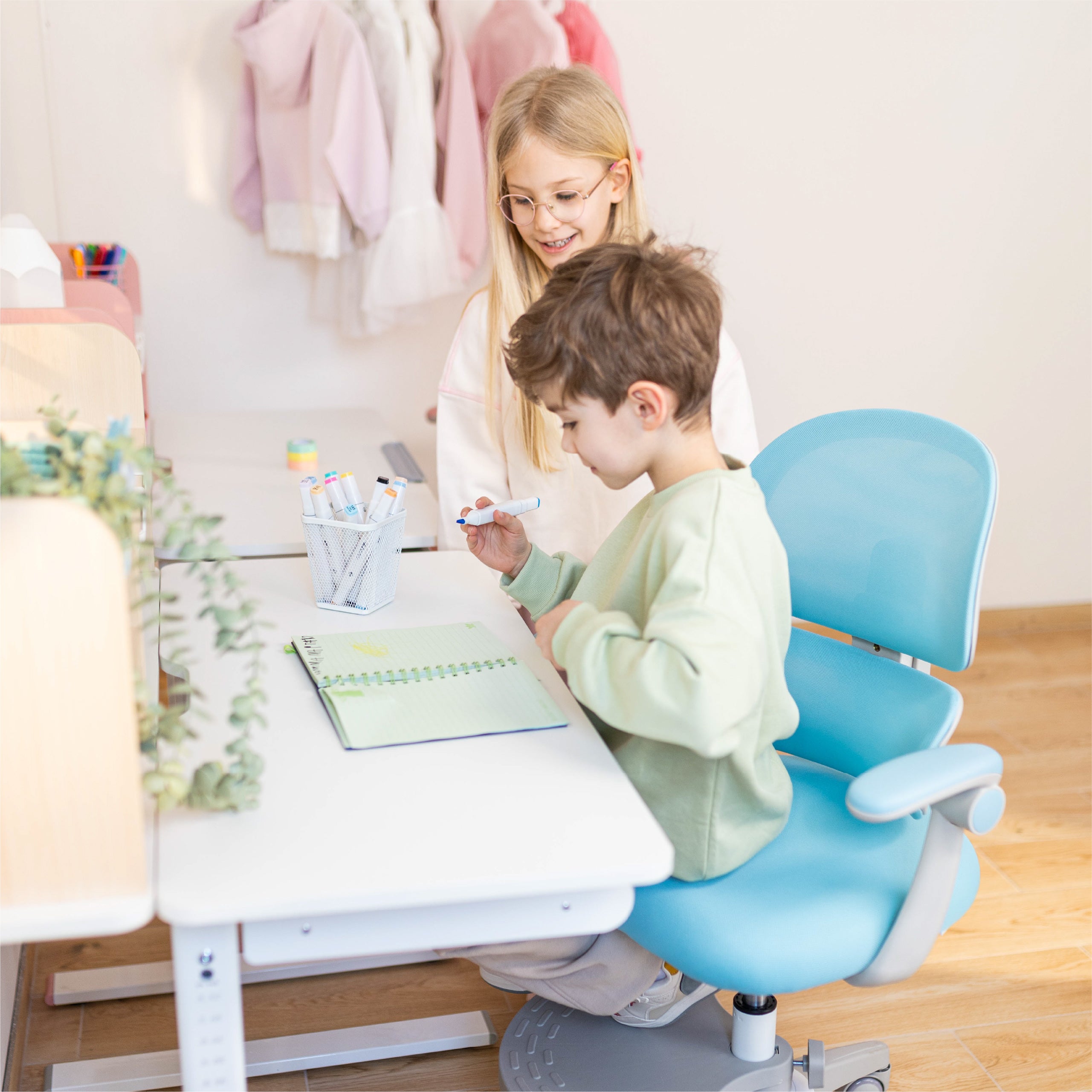 Mark Adler Junior 4.4 Blau Ergonomischer Kinderstuhl