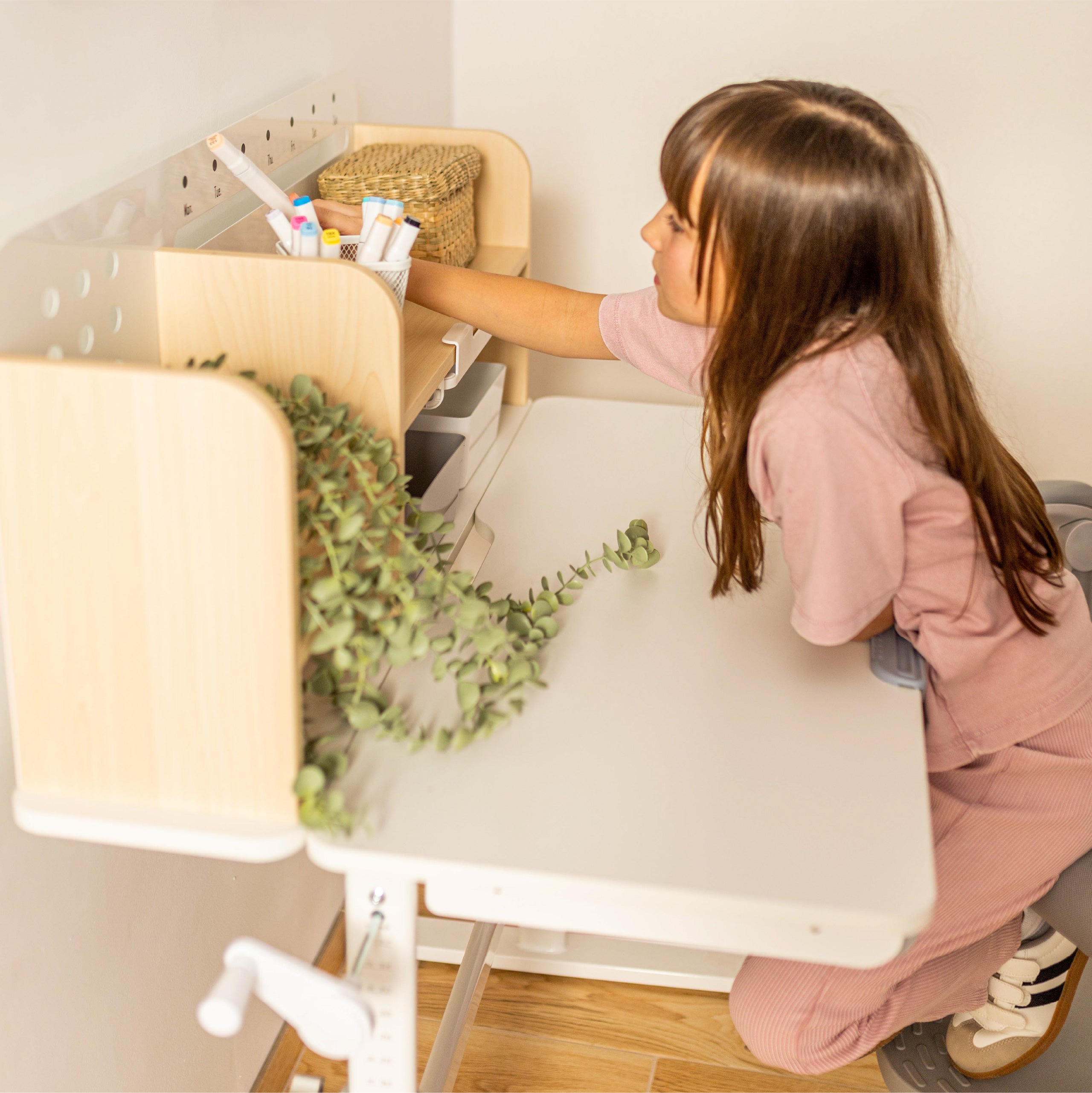 Ergonomischer Kinderschreibtisch Mark Adler Study 5.0 Holz 90 cm