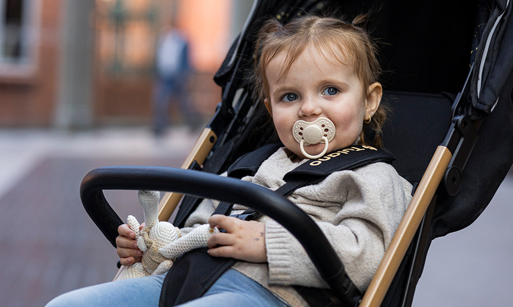 Ein Spaziergang mit einem Kleinkind